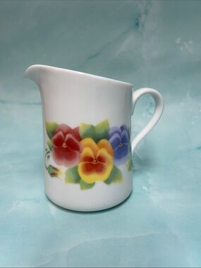 Summer Blush (Corelle)
by CORNING CORELLE Creamer Pitcher
